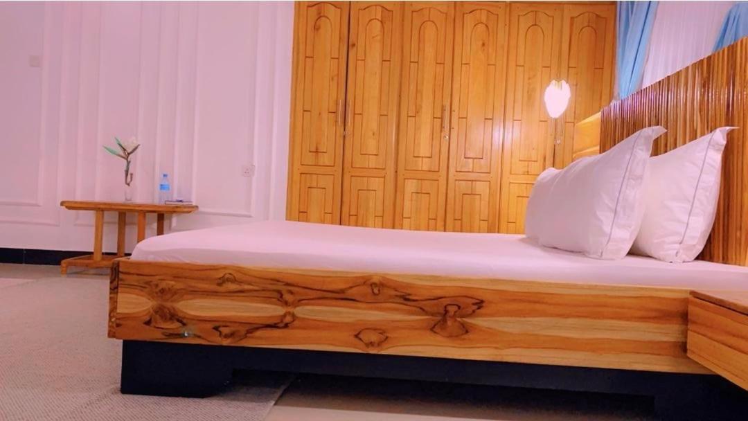 Evelina House Hostel Boma la Ngombe Εξωτερικό φωτογραφία